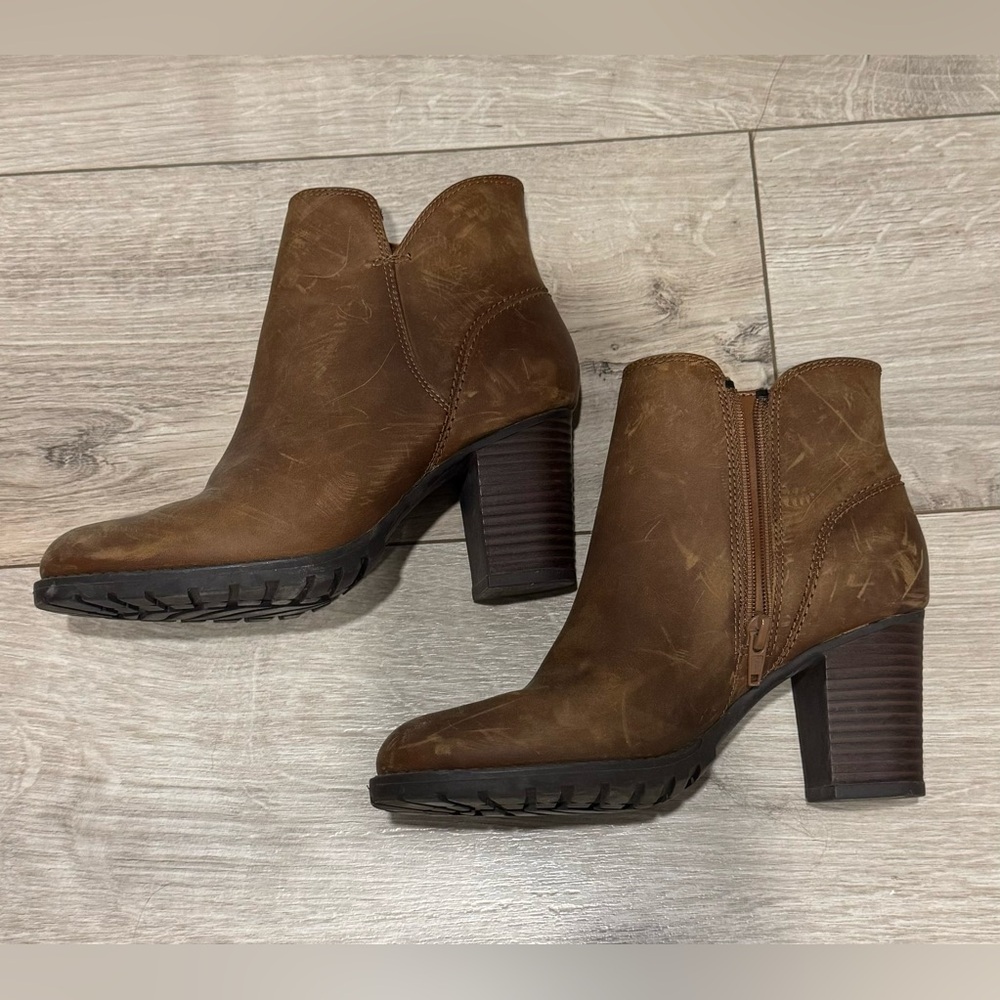 clarks booties